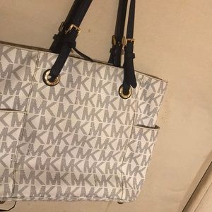 Authentic Michael Kors Shoulder Bag